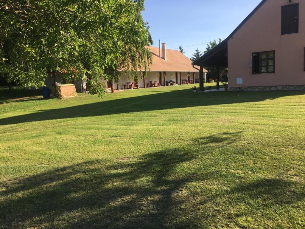 Vadaspuszta Vendeghaz Csatka Exterior foto